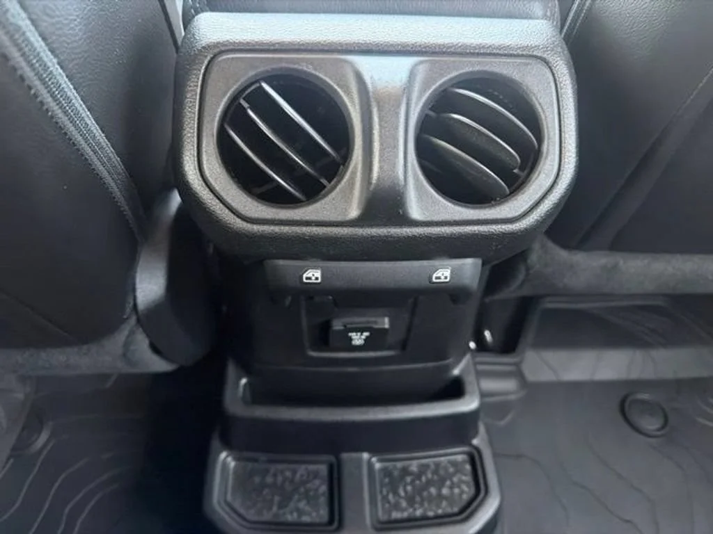 2020 Jeep Wrangler Unlimited Sahara Altitude - Photo 40