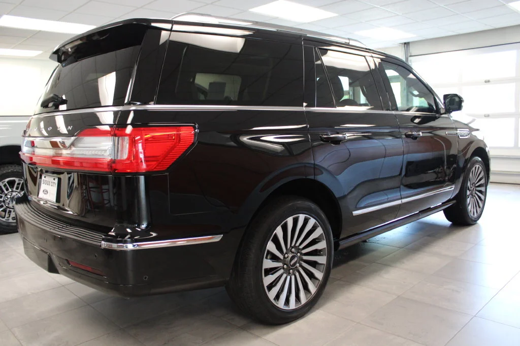 Used 2021 Black Lincoln Reserve image 4