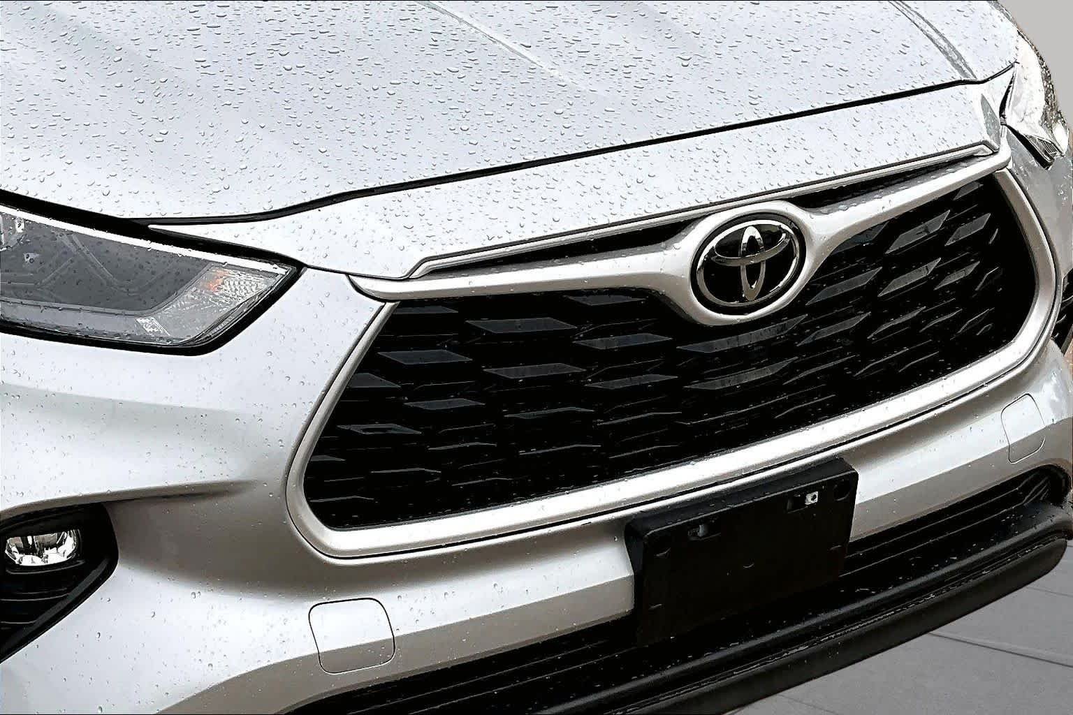 Used 2022 Celestial Silver Metallic Toyota LE image 29