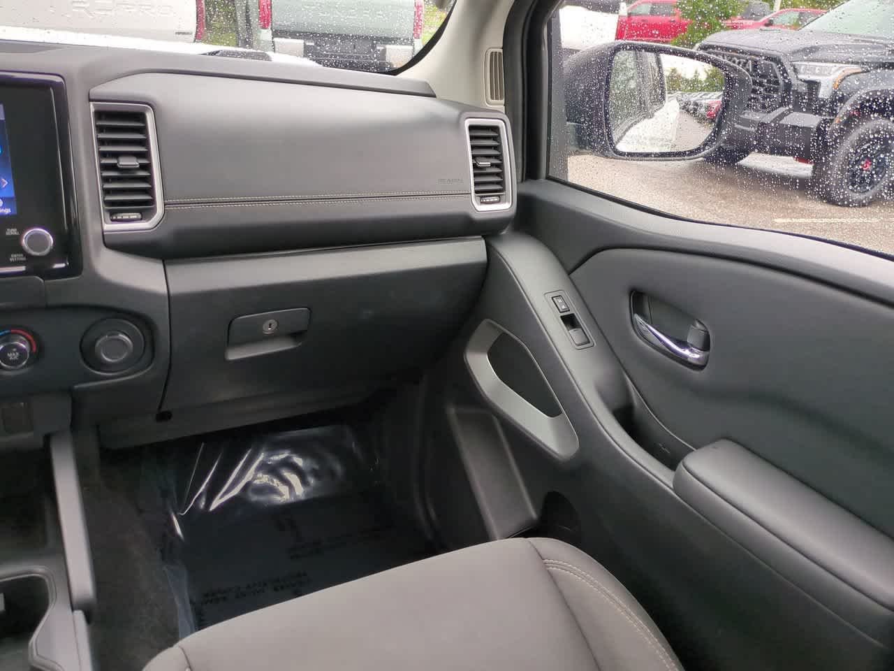 Used 2022 Glacier White Nissan SV image 16