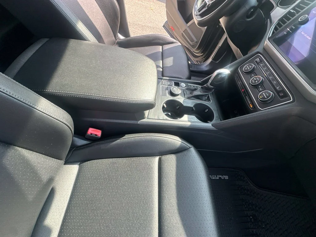Used 2019 Black Volkswagen 3.6L V6 SE image 38