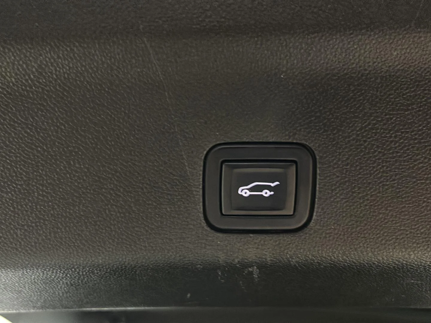 Used 2023 Summit White Chevrolet High Country image 9