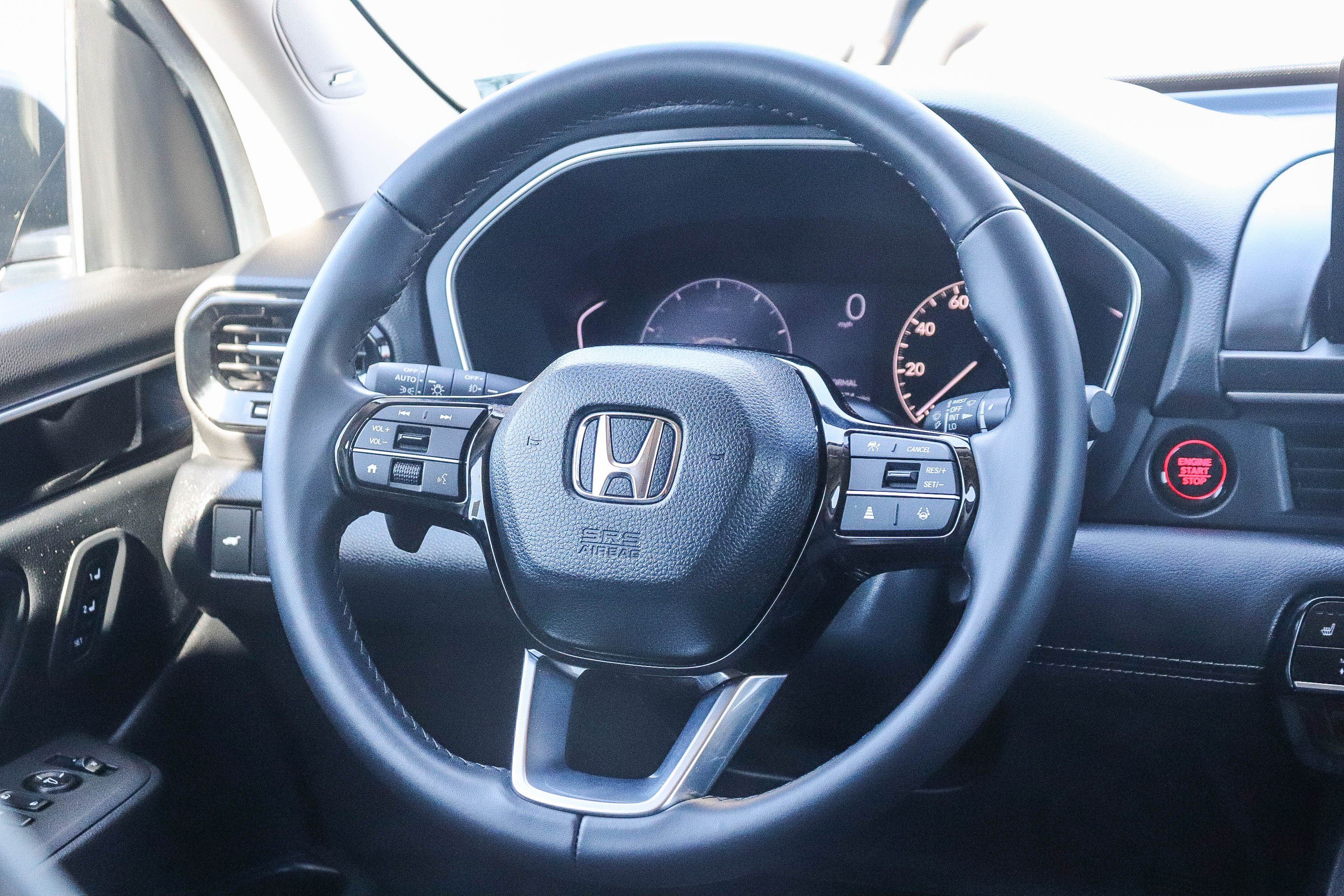 Used 2025 Modern Steel Metallic Honda Touring image 16