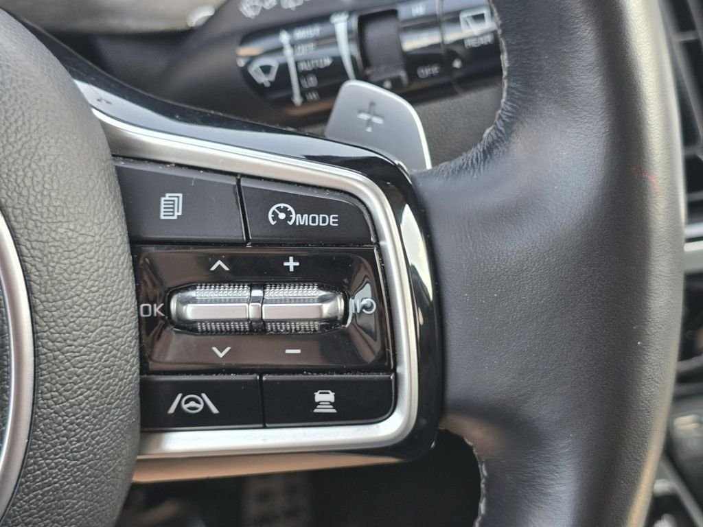 Used 2023 White Kia X-Line SX Prestige image 31