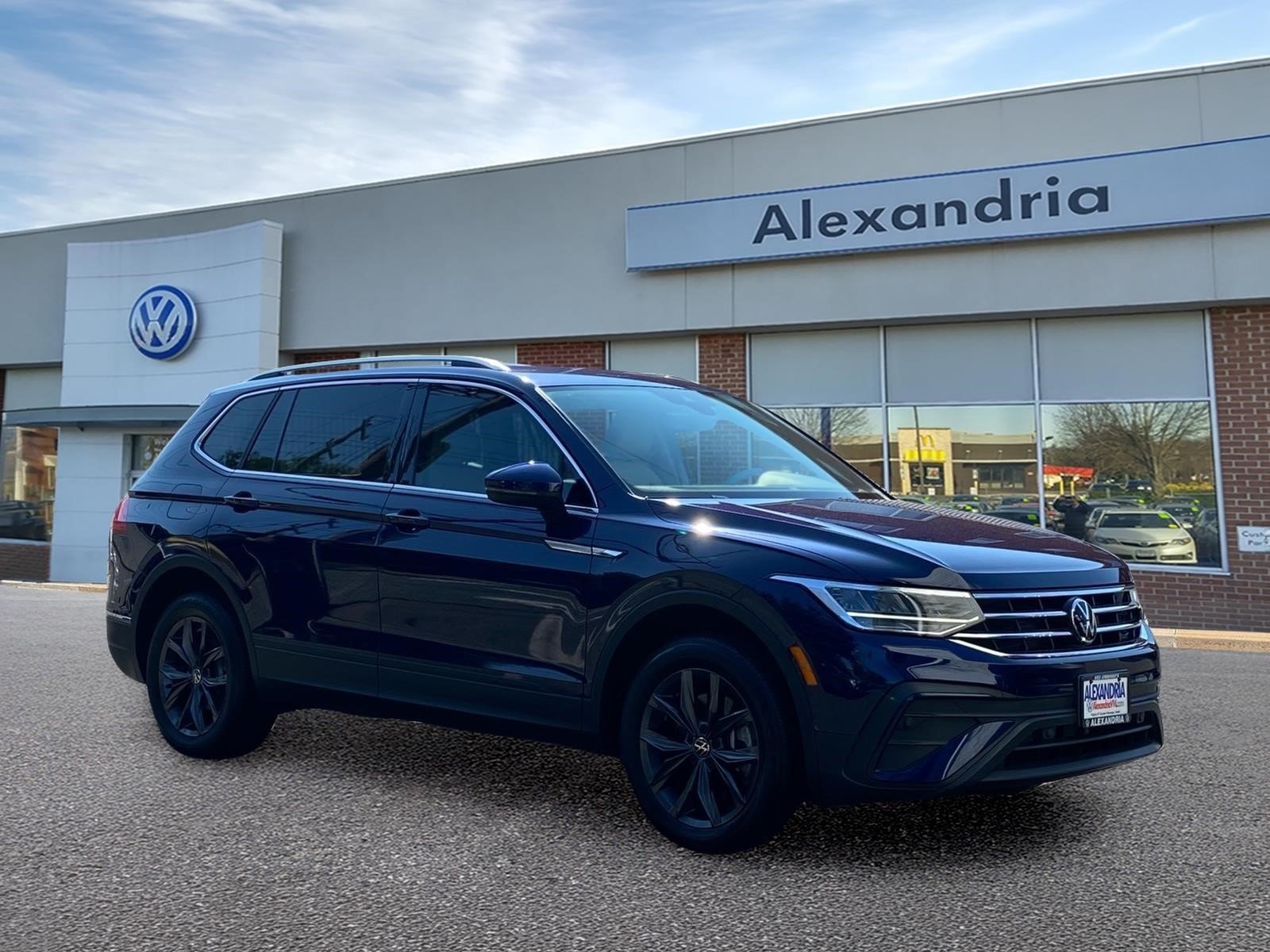 Certified Used 2023 Blue Volkswagen 2.0T SE image 1