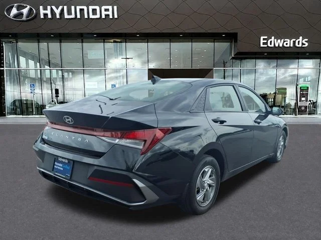 Used 2024 Black Hyundai SE image 7