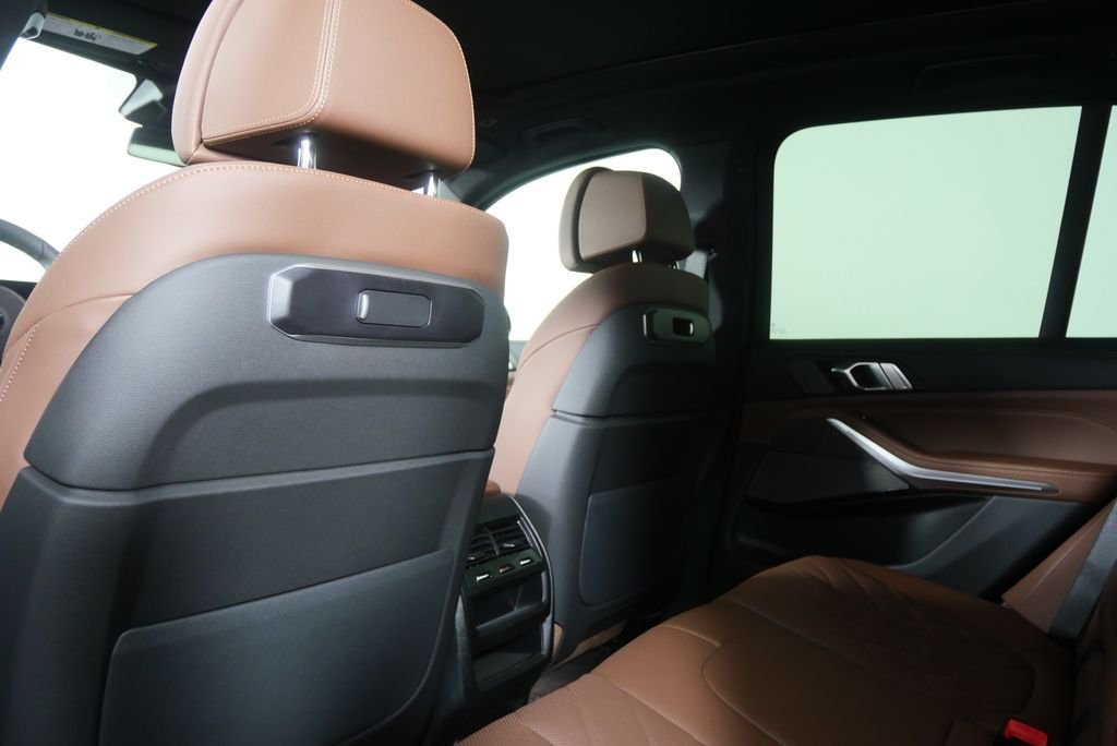 New 2026 Carbon Black Metallic BMW xDrive40i image 16