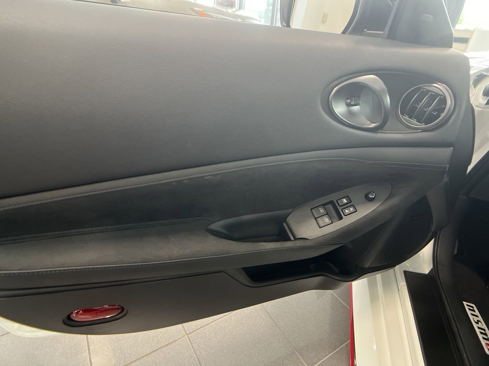 New 2024 Two-tone Everest White TriCoat / Super Black Nissan NISMO® image 11