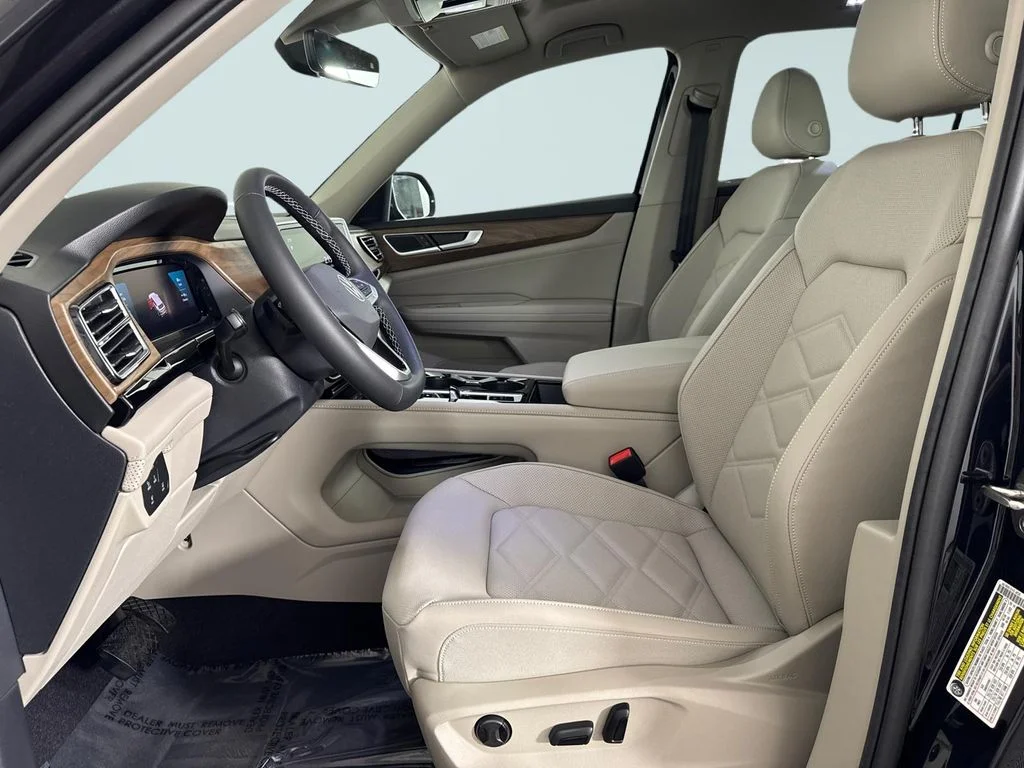 New 2026 Black Volkswagen 2.0T SE w/Technology image 6
