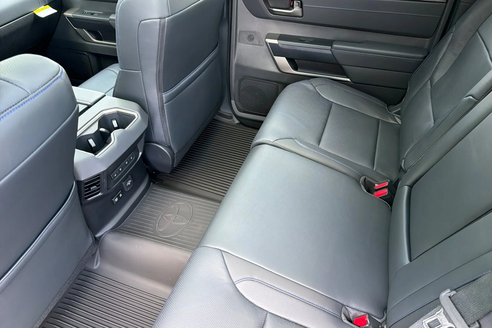 New 2026 Magnetic Gray Metallic Toyota  Platinum image 12