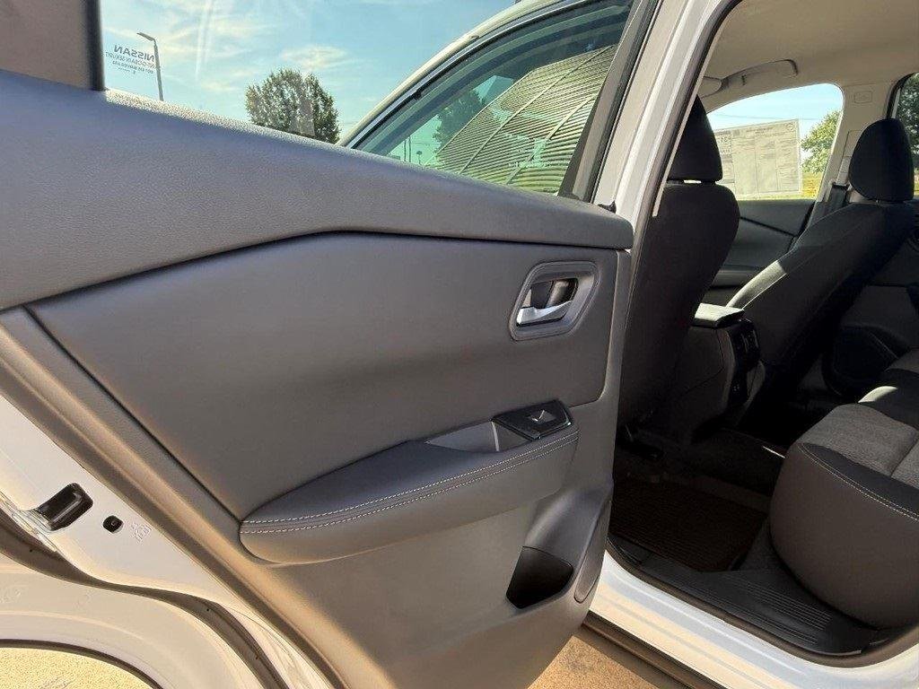 2026 Nissan Rogue SV - Photo 17