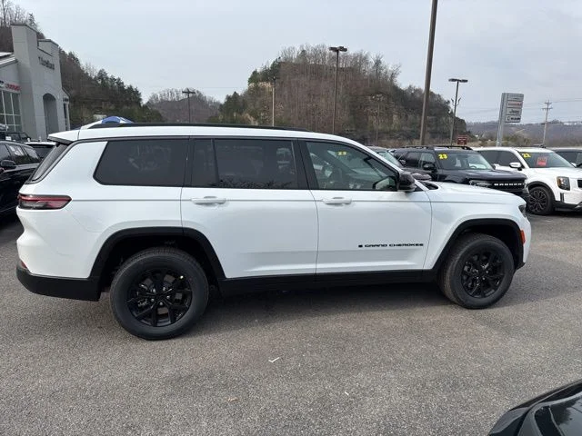 New 2026 Bright White Clear-Coat Exterior Paint Jeep Altitude image 2