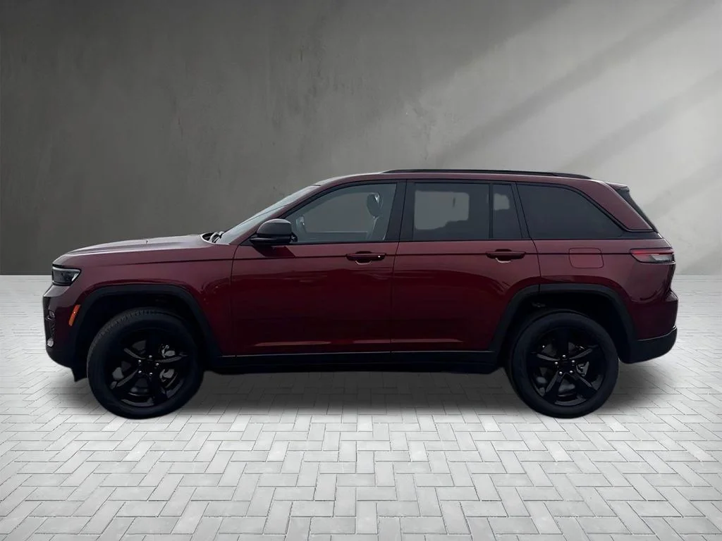 Used 2023 Red Jeep Limited image 4