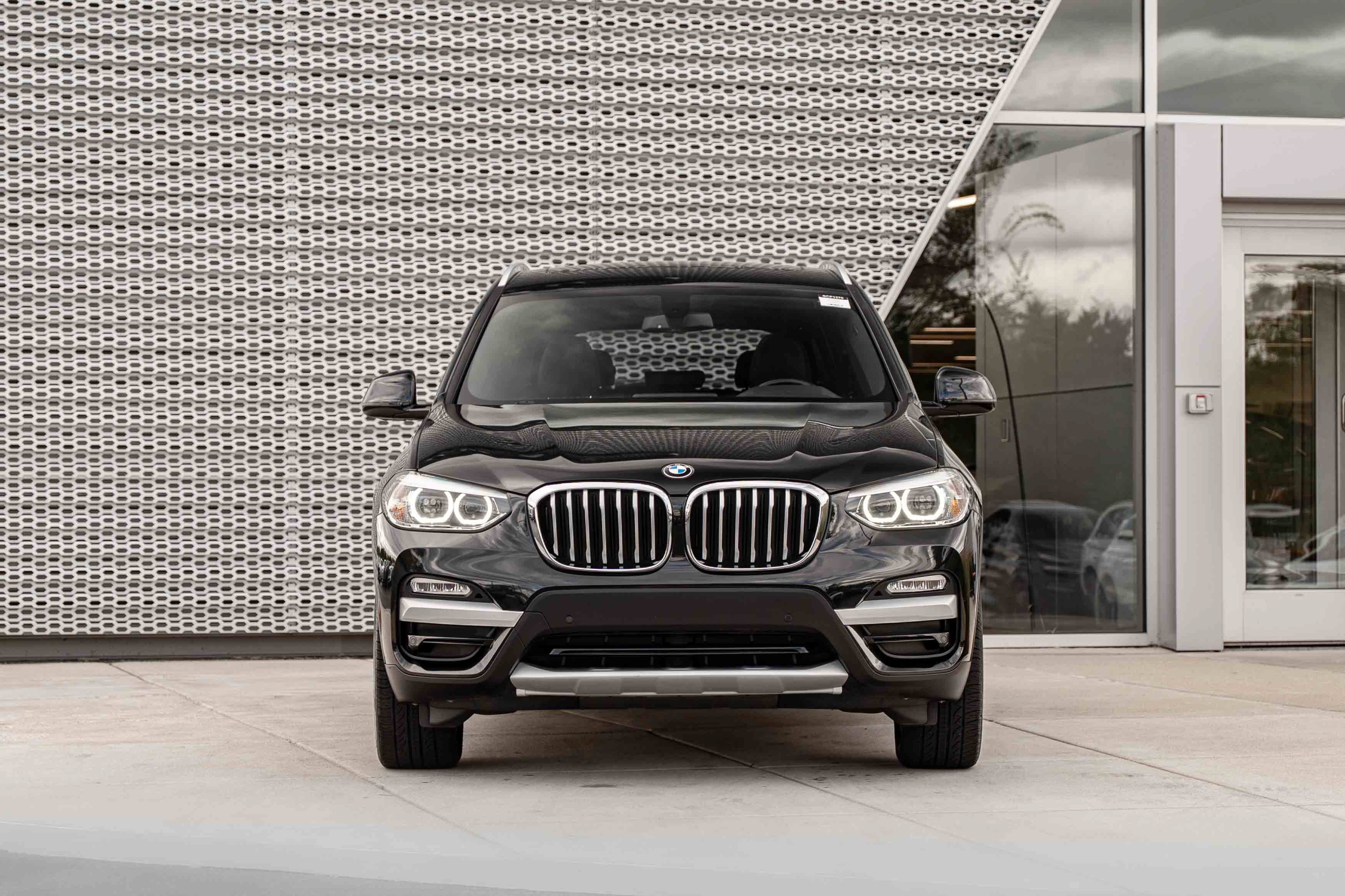 Used 2018 Black Sapphire Metallic BMW xDrive30i image 30