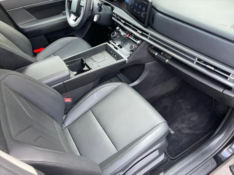 Used 2025 Phantom Black Hyundai SEL image 25