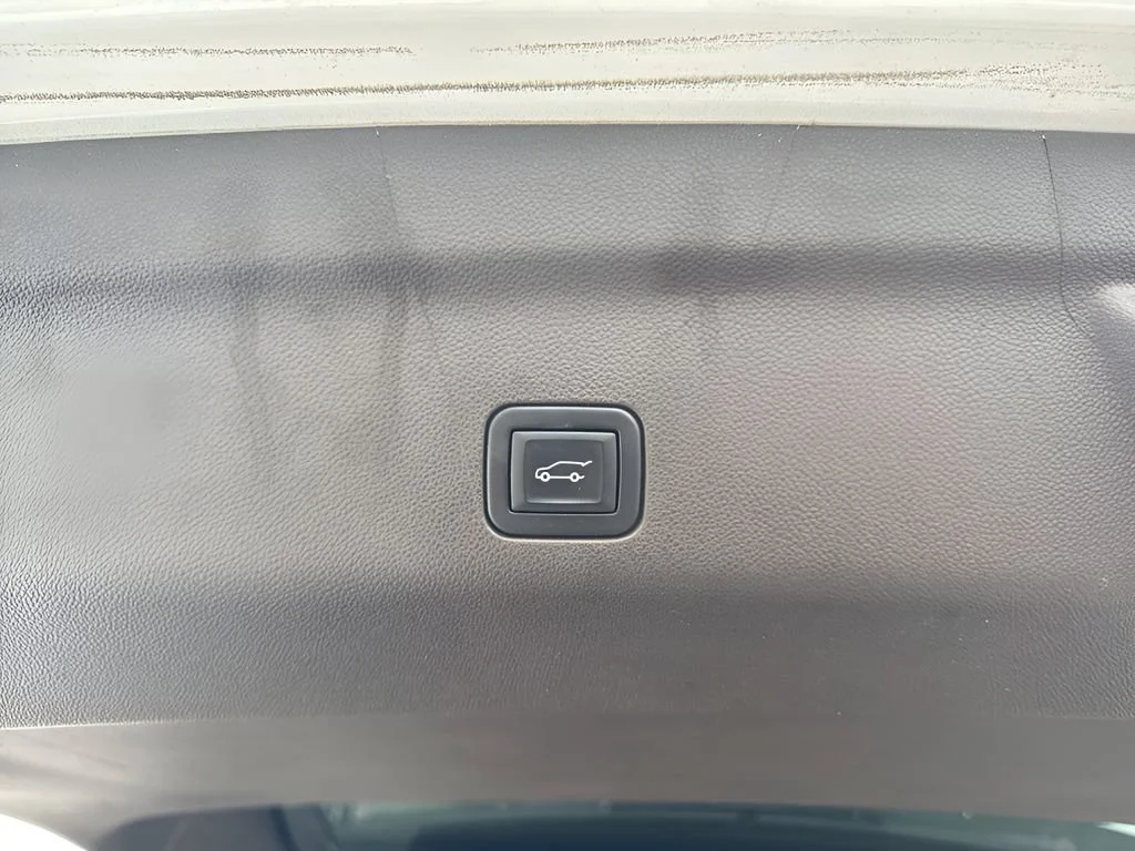 Used 2022 Summit White GMC SLT image 32