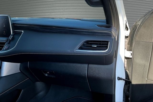 Used 2023 White GMC SLT image 27