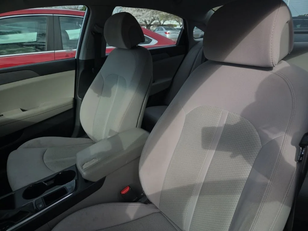 Used 2016 White Hyundai SE image 7