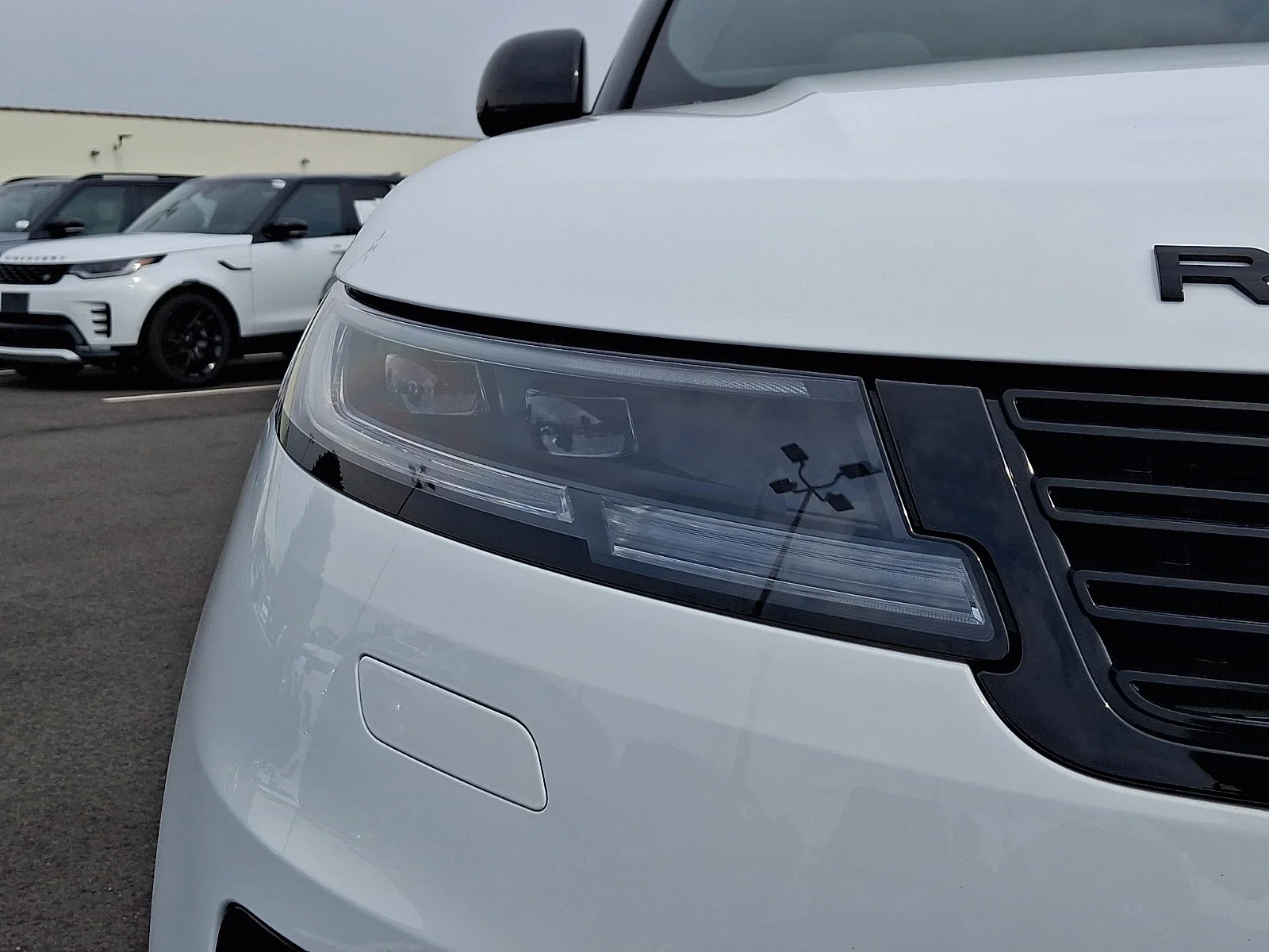 Certified Used 2024 Fuji White   1Aa Land Rover SE image 10