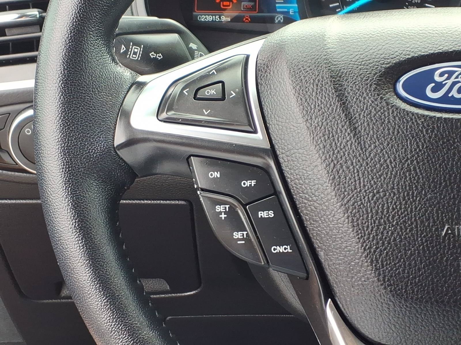 Used 2023  Ford SEL image 18