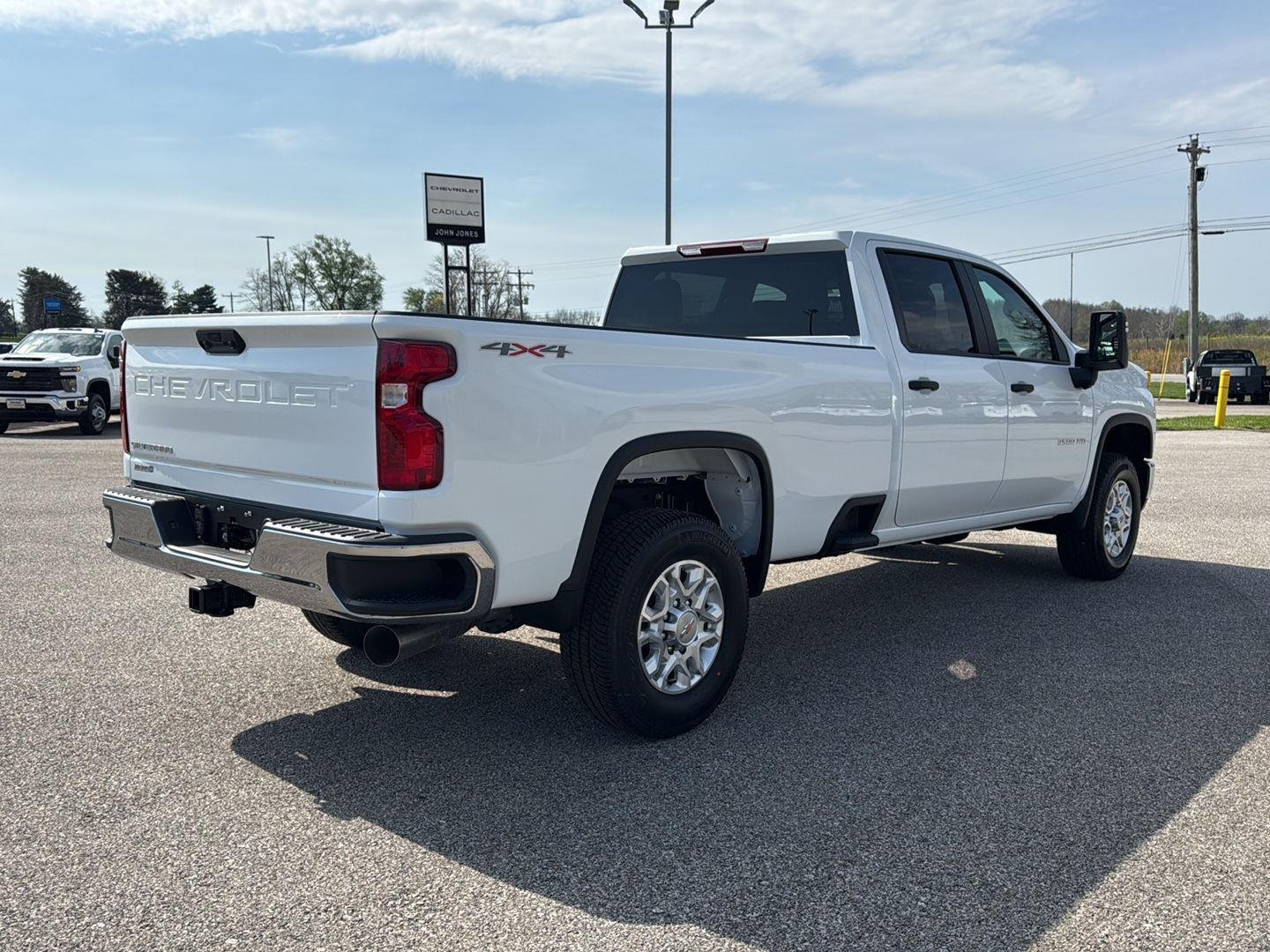 New 2026 Summit White Chevrolet WT image 17
