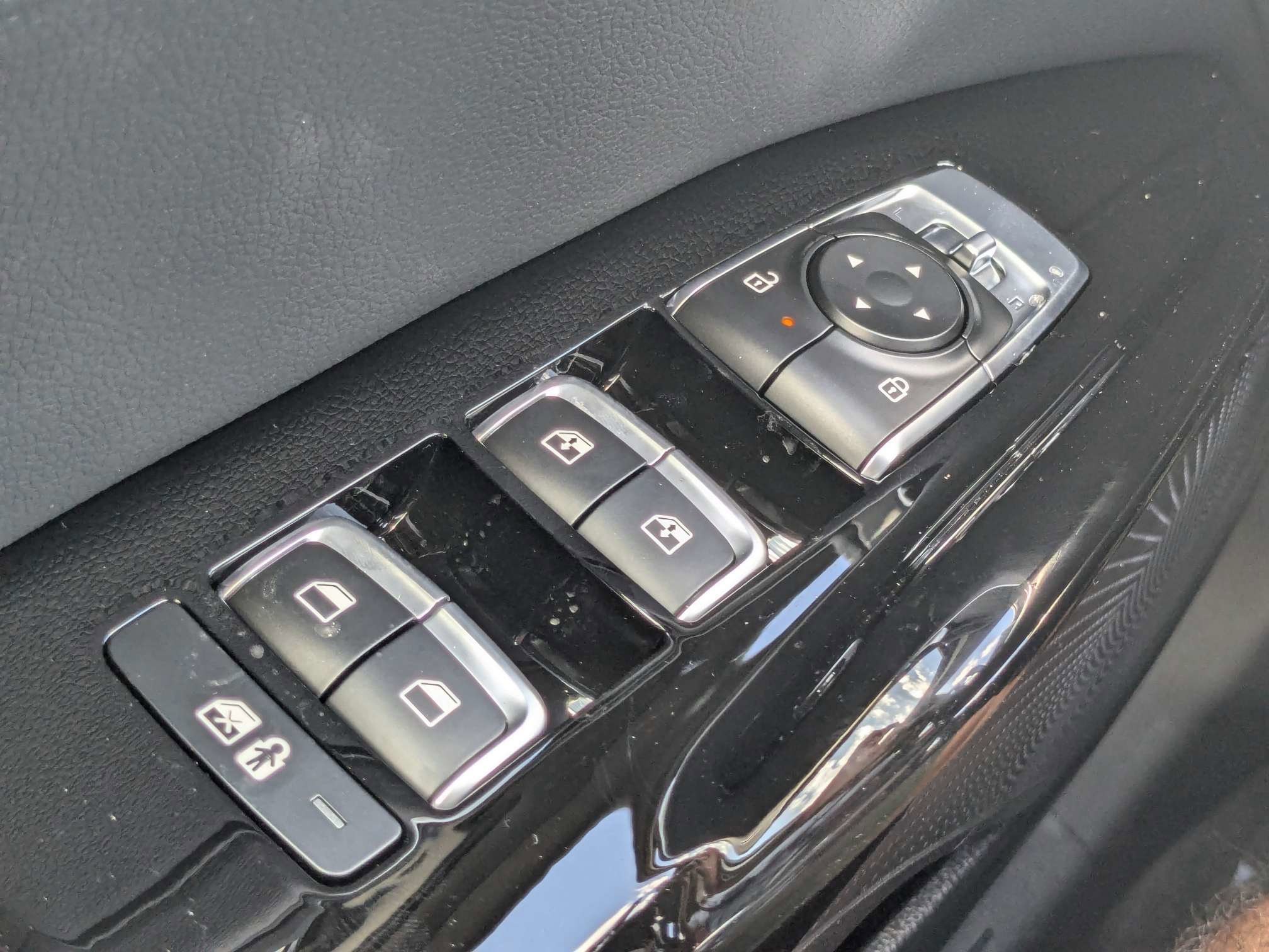 New 2026 Snow White Pearl Kia GT-Line FWD image 30