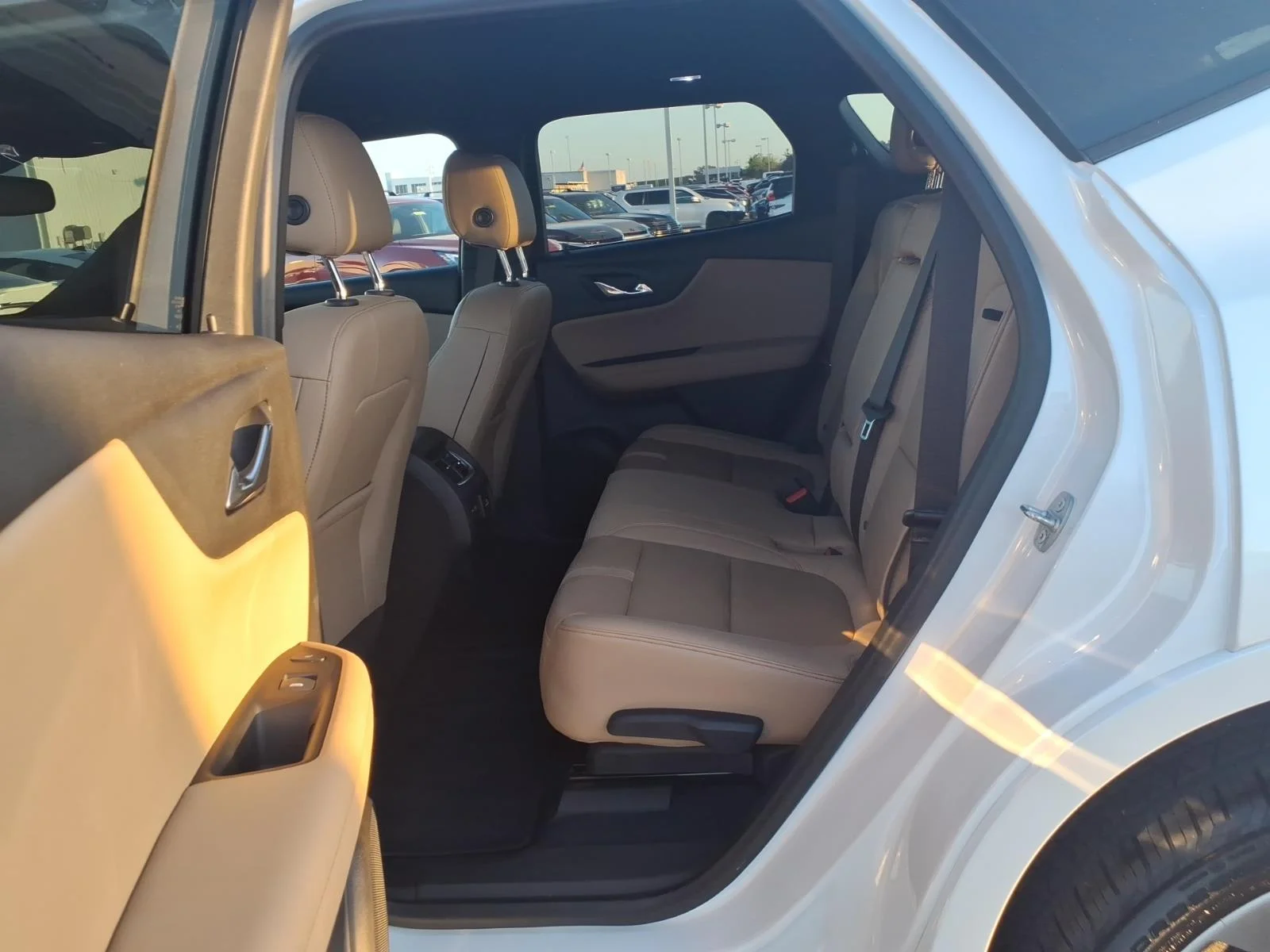 Used 2021 Iridescent Pearl Tricoat Chevrolet Premier image 15