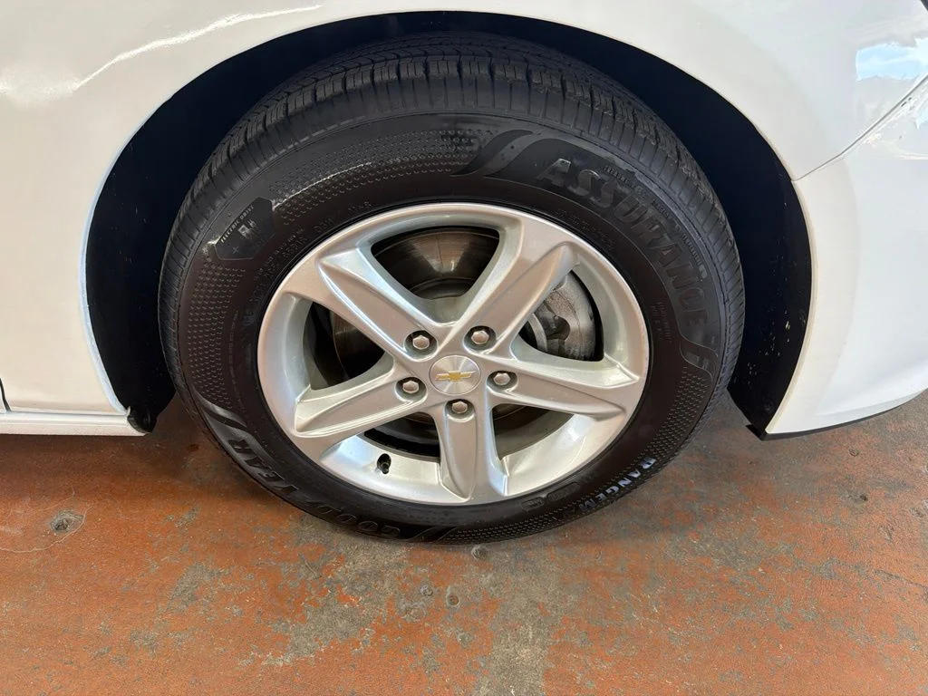 Used 2024 Summit White Chevrolet LT image 10