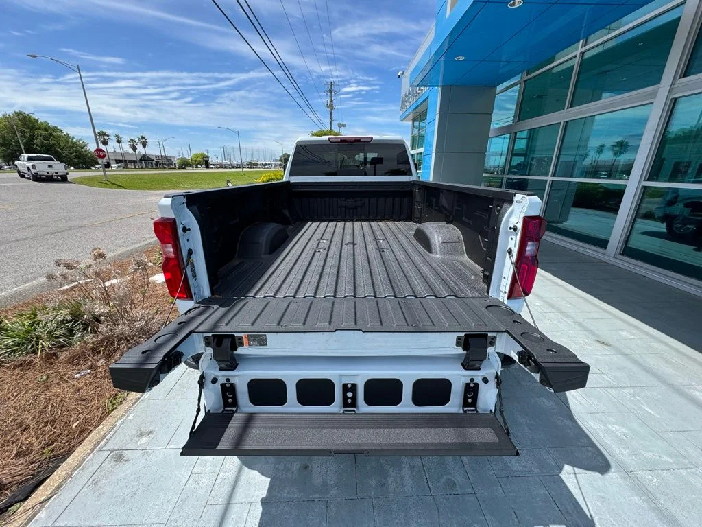 New 2026 White Chevrolet High Country image 9