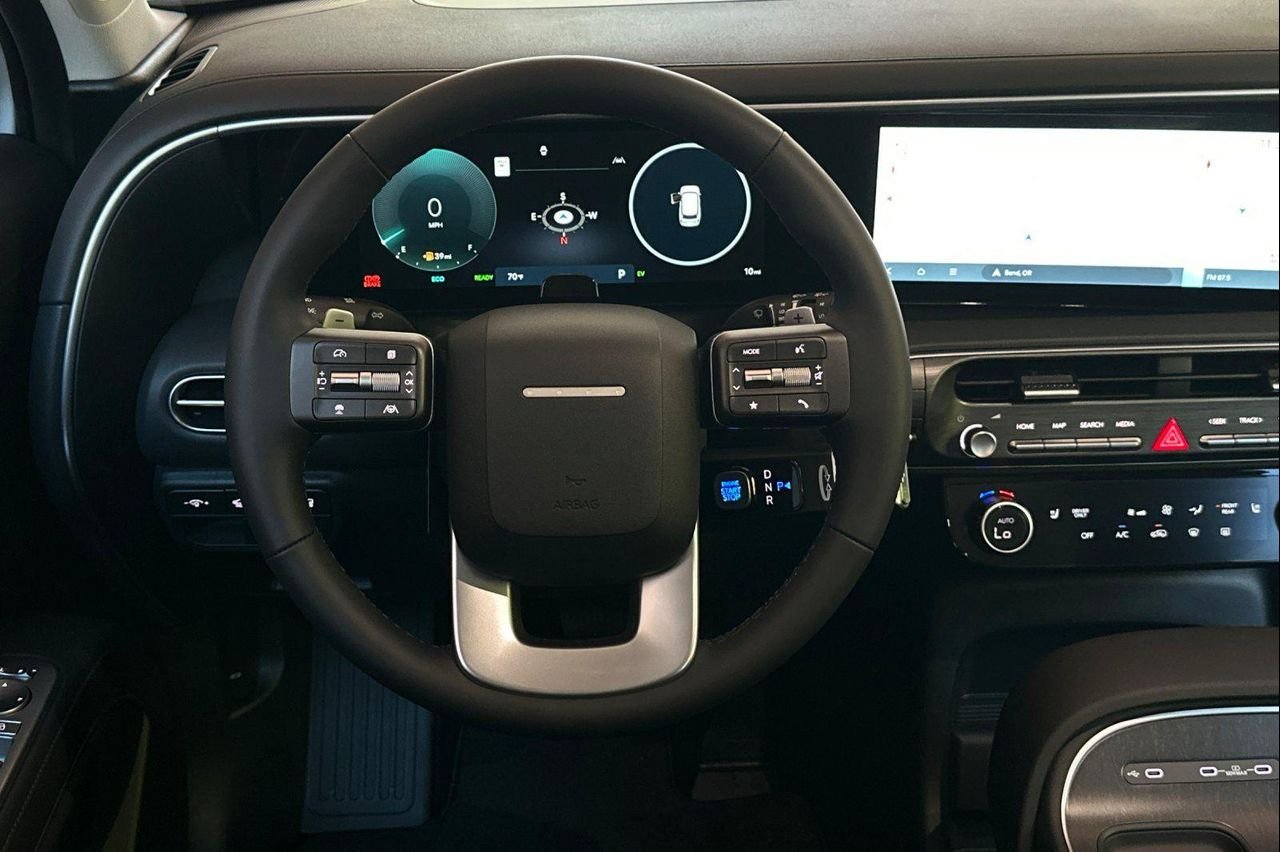 New 2026 White Hyundai SEL 8P image 16