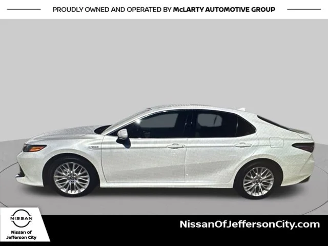 Used 2020 Beige Toyota XLE image 6