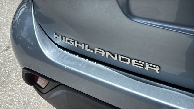 Used 2022 Moon Dust Toyota XLE image 7