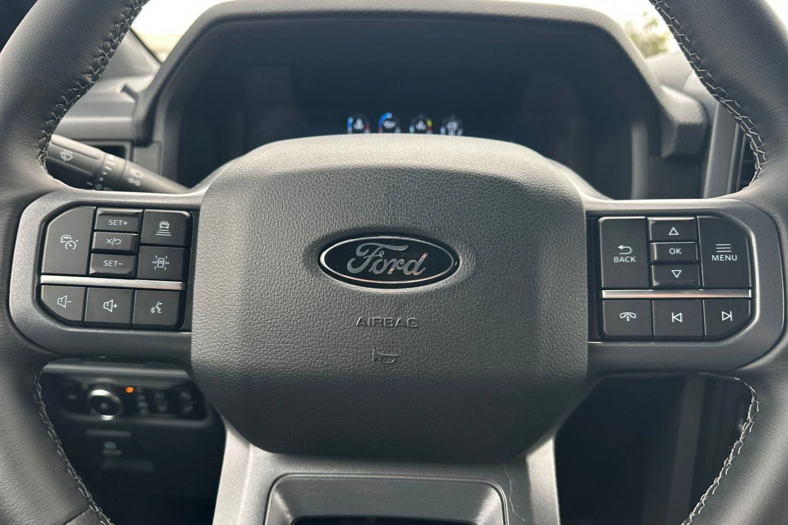 New 2026 Carbonized Gray Metallic Ford XLT image 19