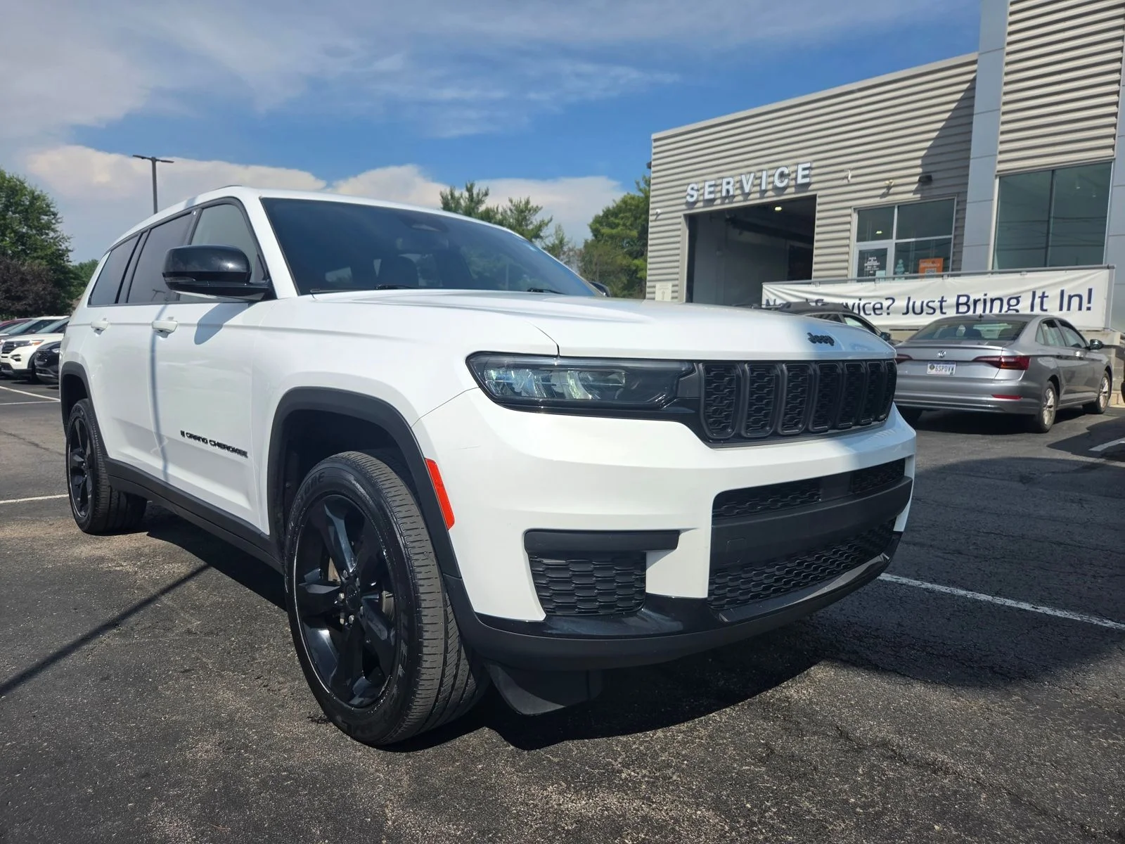 Used 2021 Bright White Clearcoat Jeep Altitude image 10