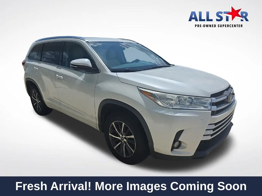 Used 2018 White Toyota XLE image 1