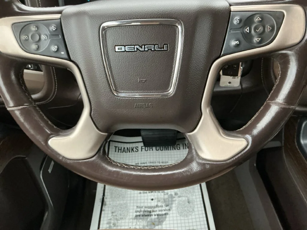 Used 2017 WHITE FROST TRICOAT GMC Denali image 24
