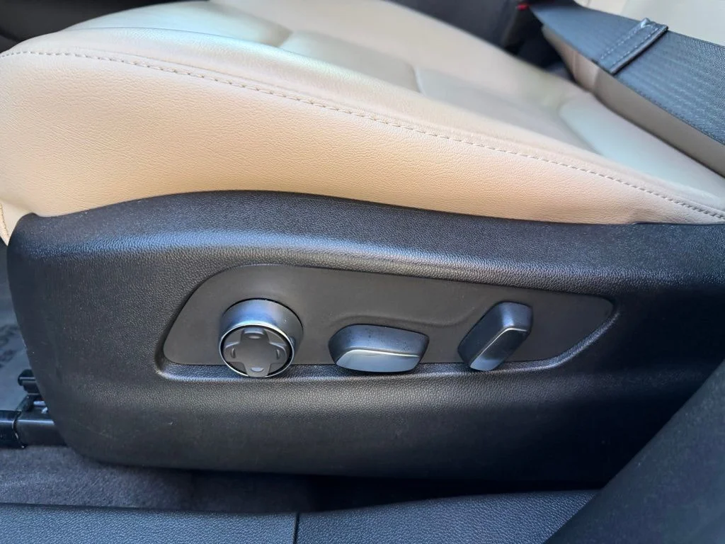 2025 Cadillac XT4 Premium Luxury - Photo 16