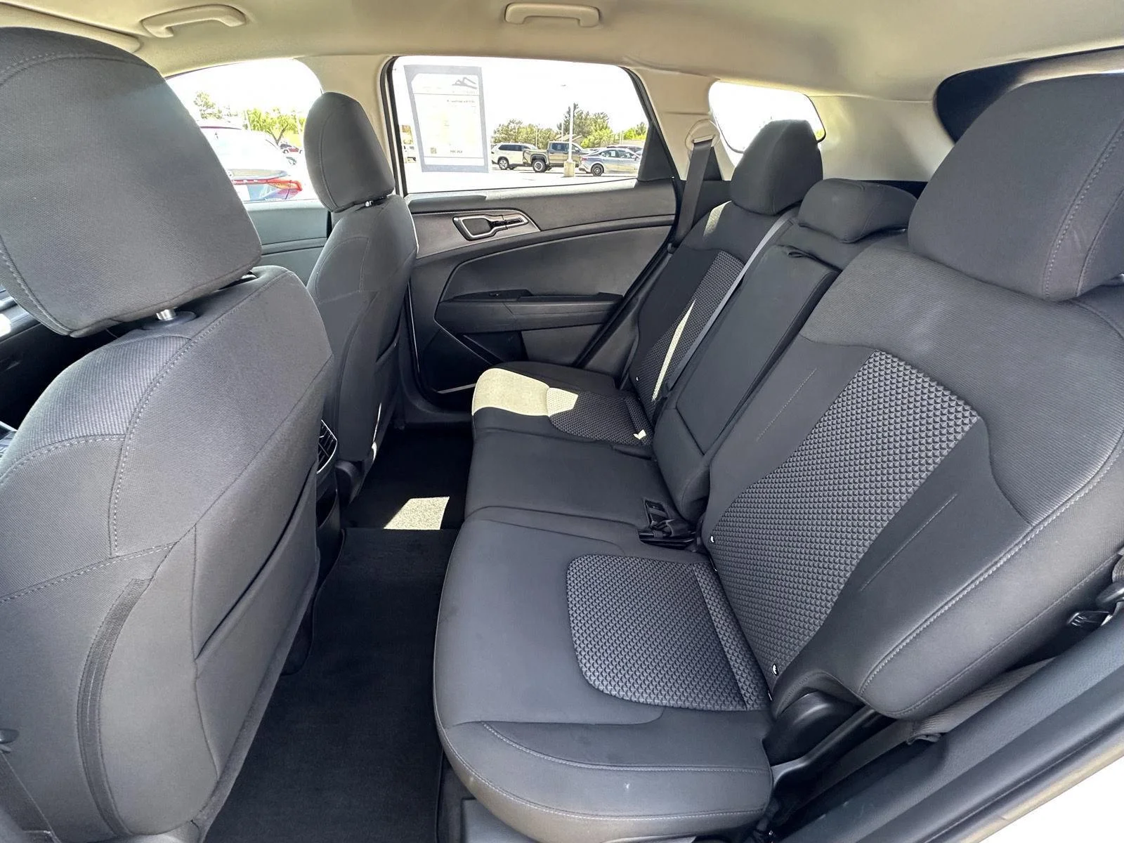 2025 Kia Sportage LX - Photo 18