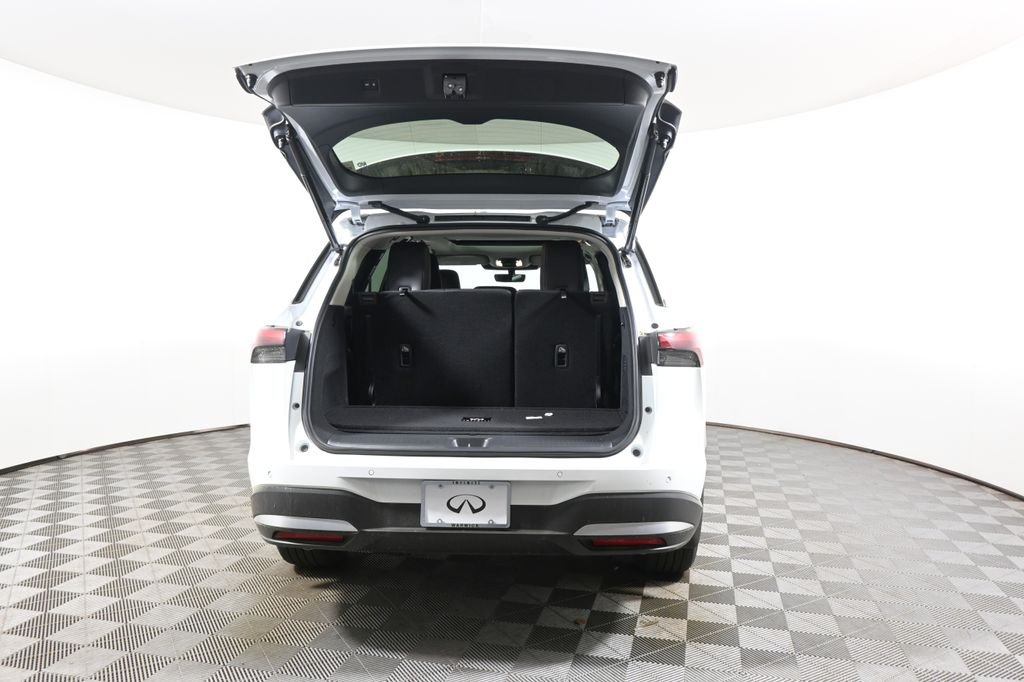 New 2027 RADIANT WHITE INFINITI Luxe AWD image 37