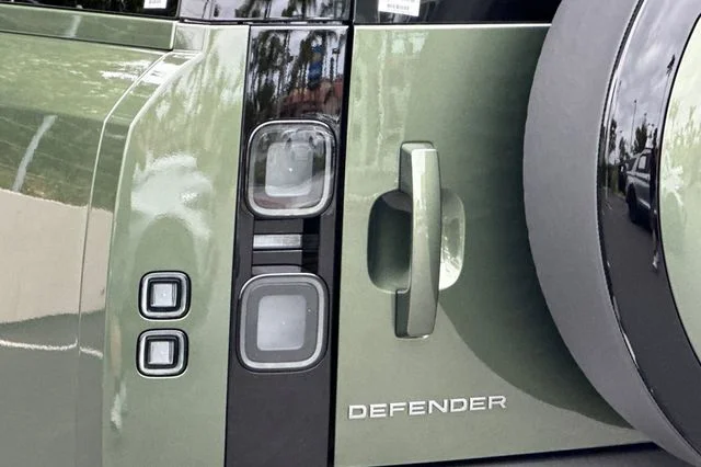 New 2026 Woolstone Green Land Rover S image 26