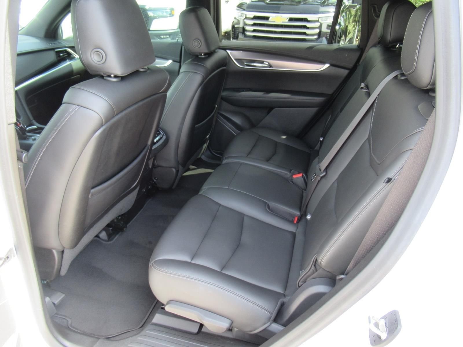 Used 2022 White Cadillac Luxury image 35