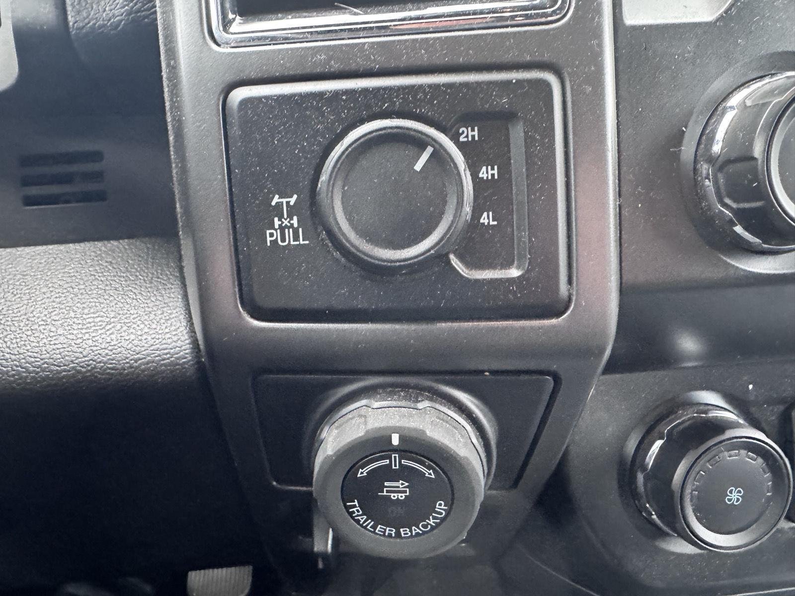 Used 2019 Velocity Blue Ford XLT image 16