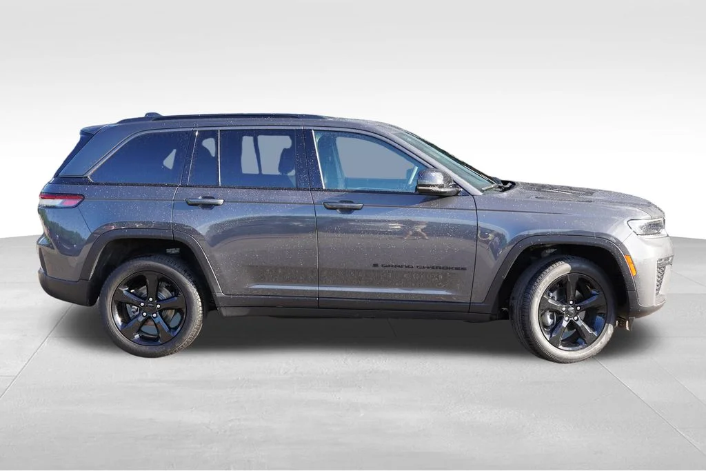 Used 2026 Baltic Gray Metallic Clearcoat Jeep Limited image 3