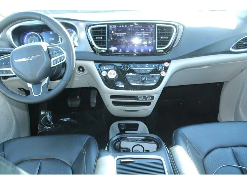 Used 2024  Chrysler Touring L image 14