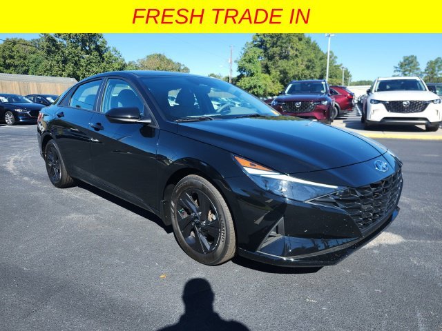 Used 2023 Black Hyundai SEL image 2