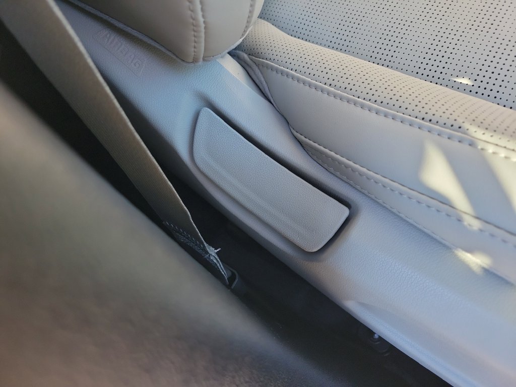 New 2026 Glacial White Pearl Kia S image 9