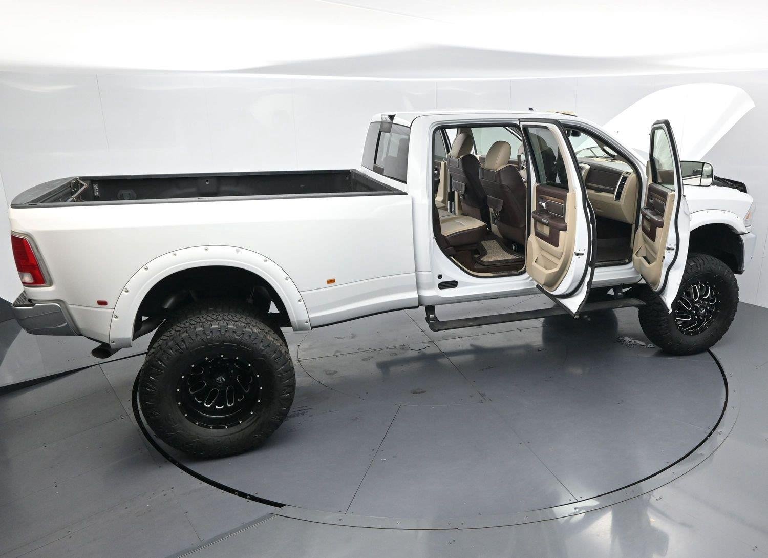 Used 2018 Bright White Clearcoat Ram Laramie Longhorn image 40