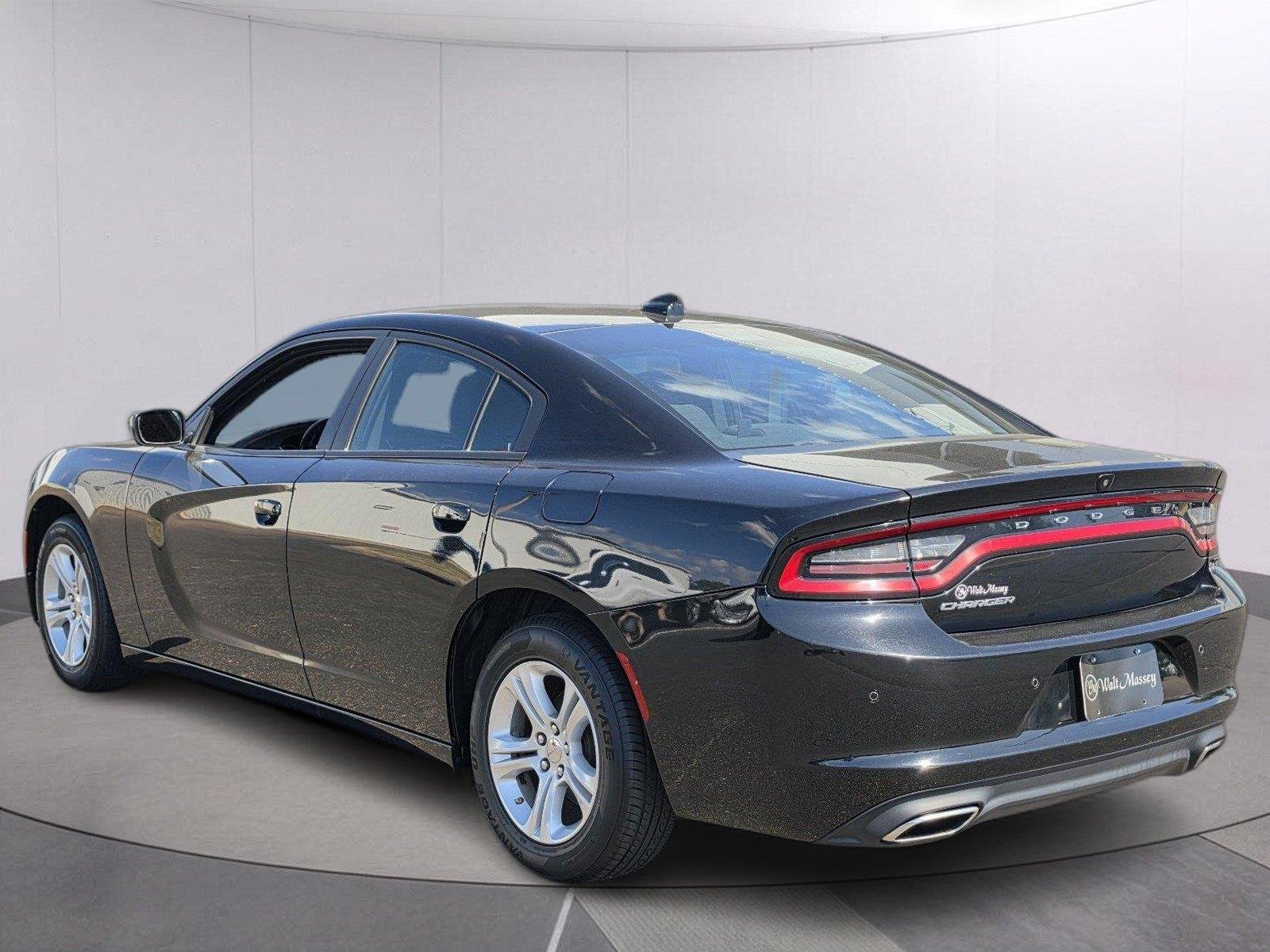 Used 2023  Dodge SXT image 3