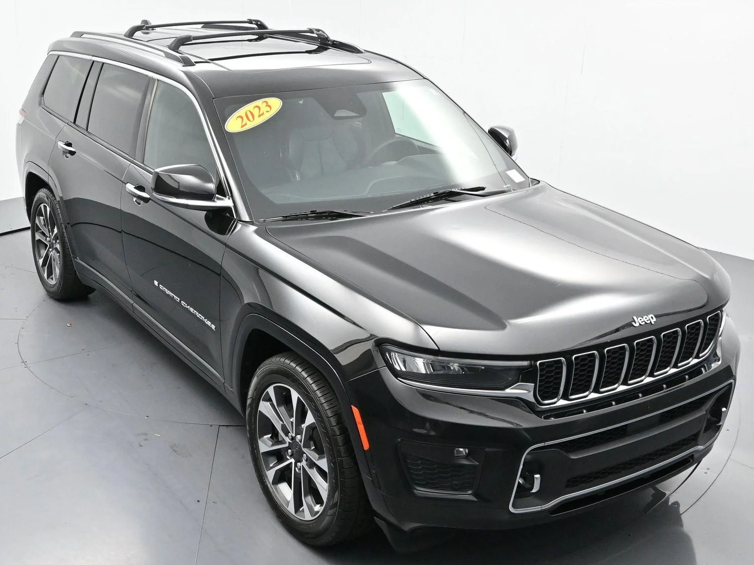 Used 2023 Diamond Black Crystal Pearlcoat Jeep Overland image 47