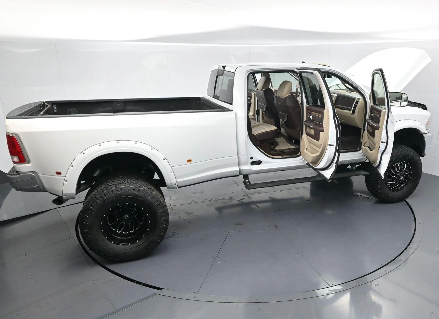 Used 2018 Bright White Clearcoat Ram Laramie Longhorn image 40